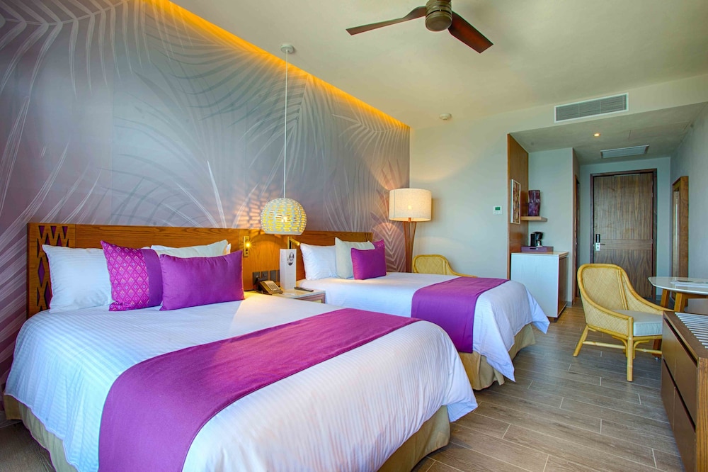 Room, 2 Double Beds, Ocean View - Photo 1