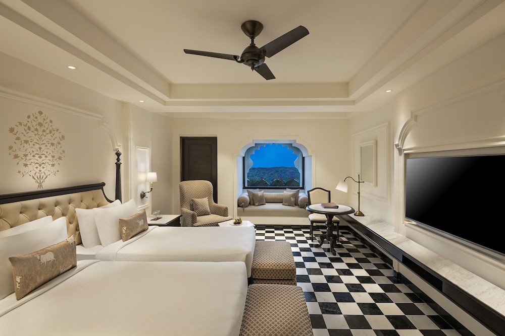 Premium King Room With Private Terrace - Photo 4