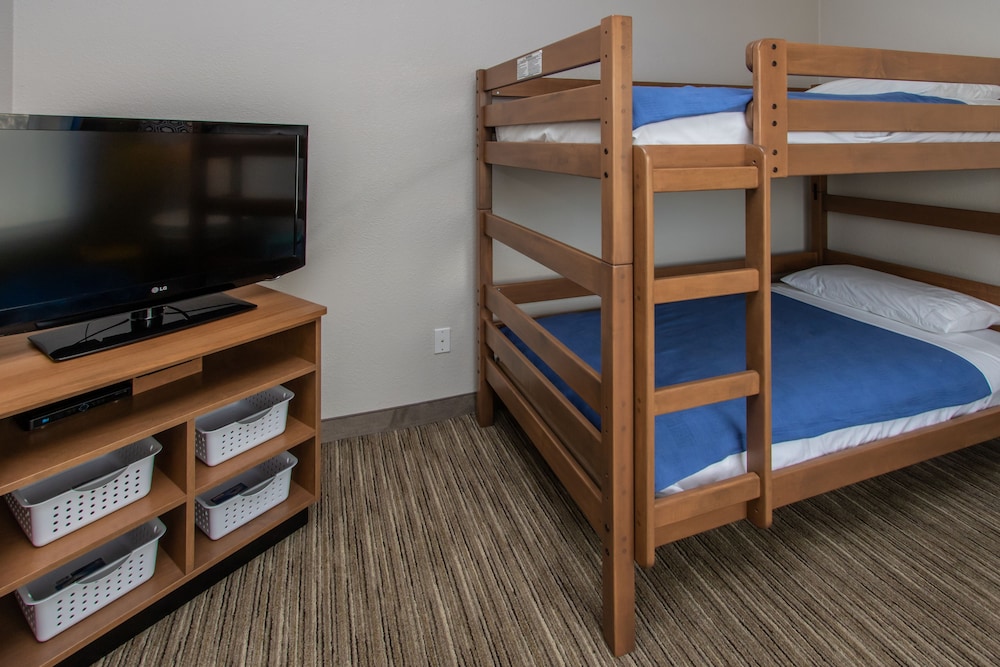 Suite, Multiple Beds - Photo 5