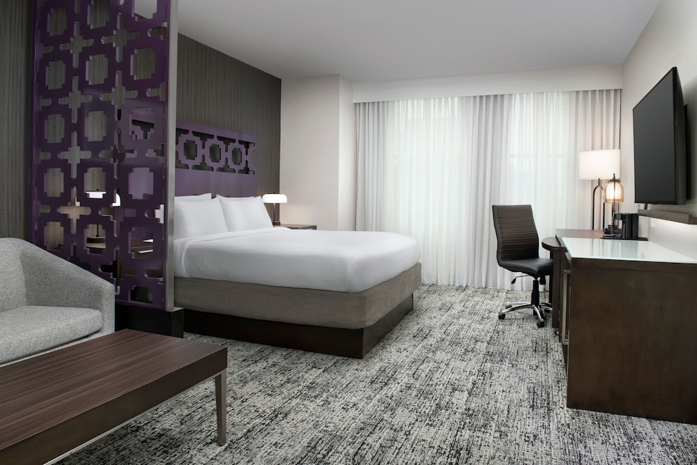 Executive Room, 1 King Bed with Sofa bed