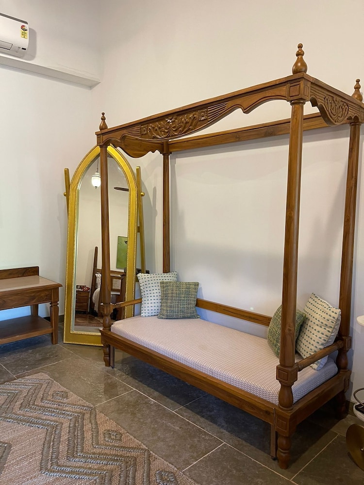 Family Room, 1 King Bed photo 2