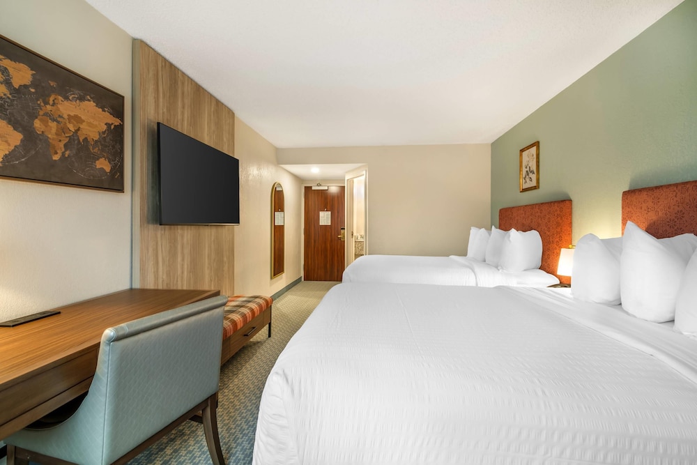 Room, 2 Queen Beds, Non Smoking - Photo 5