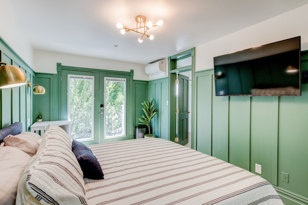Deluxe Studio Suite, Courtyard View photo 1