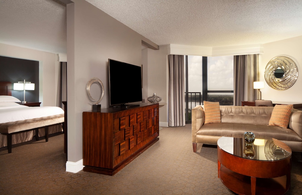 Suite, 1 Bedroom, Balcony, Pool View photo 1