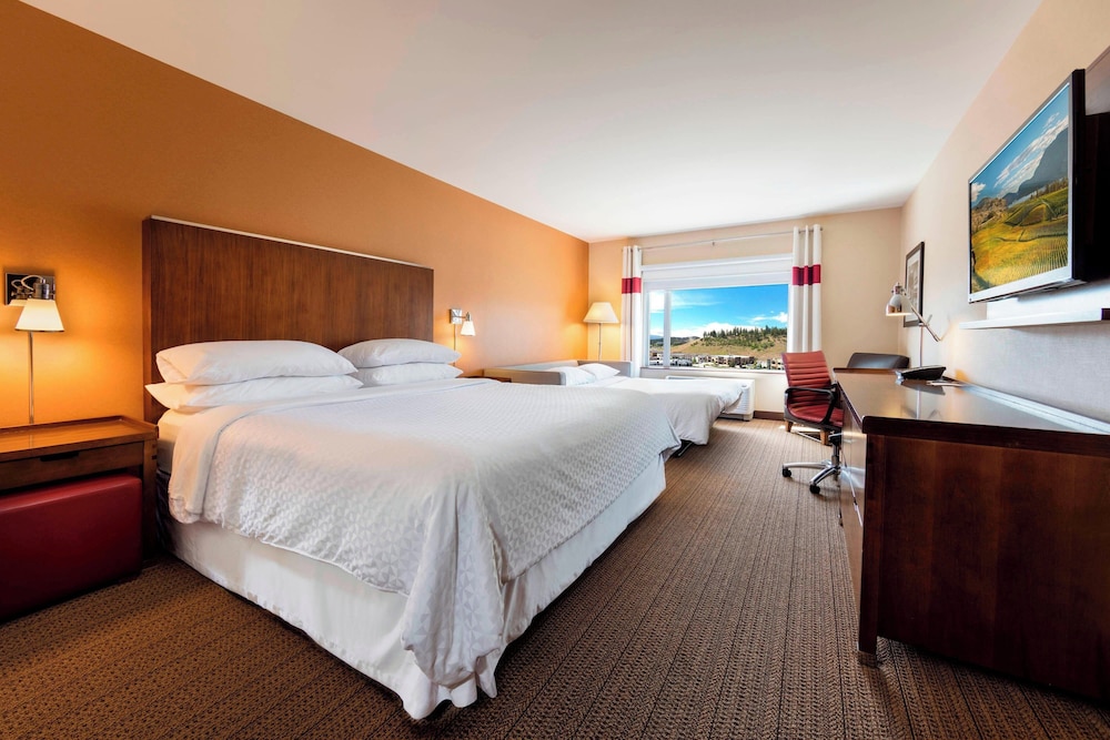 Deluxe Room, 1 King Bed with Sofa bed photo 1