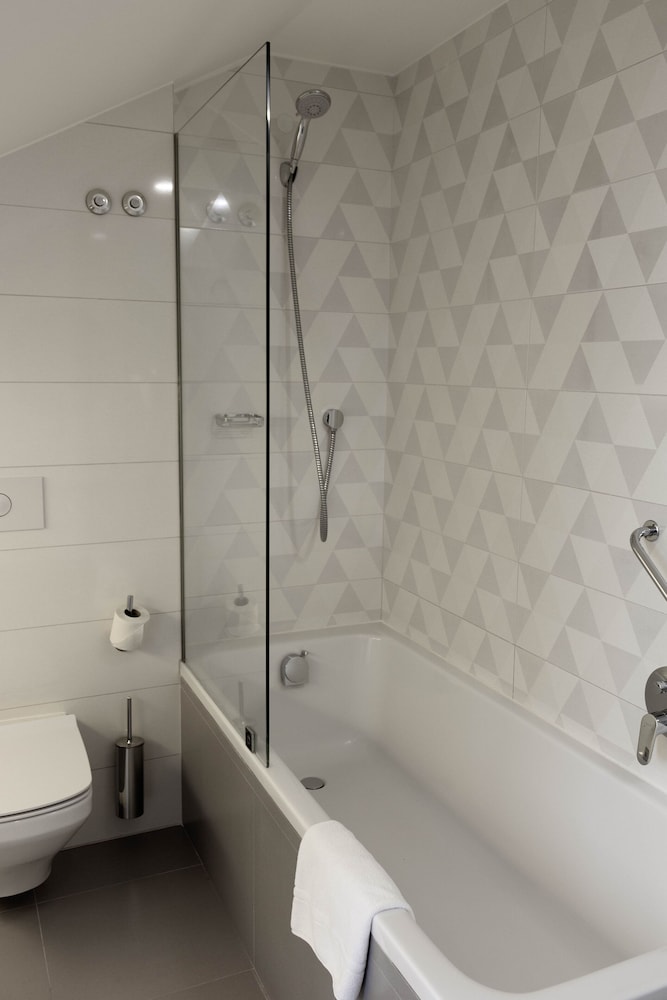 Family Double or Twin Room, City View (Street View)