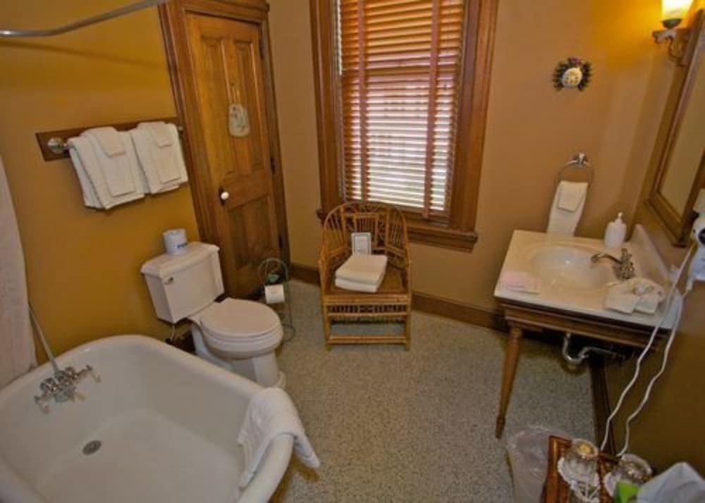 Room (Amber's) photo 2
