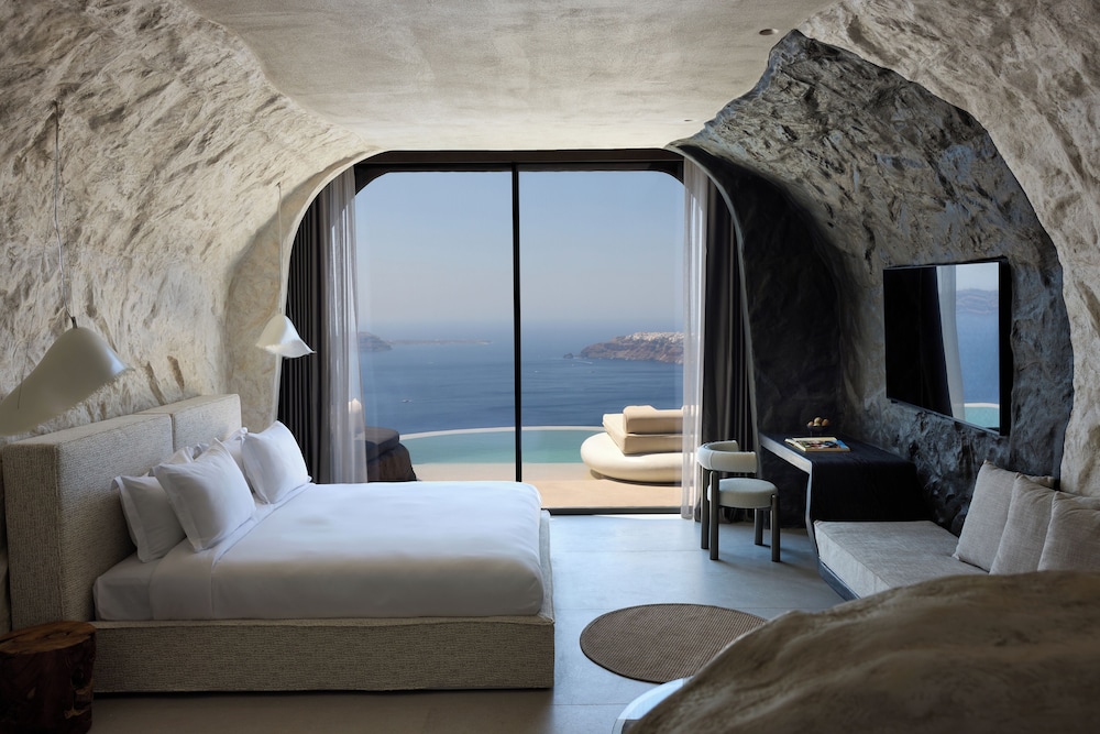 Cave Suite Caldera View with Private Pool