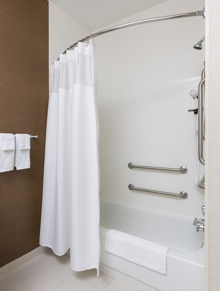 Room, 1 King Bed (Mobility Accessible, Tub) - Photo 4