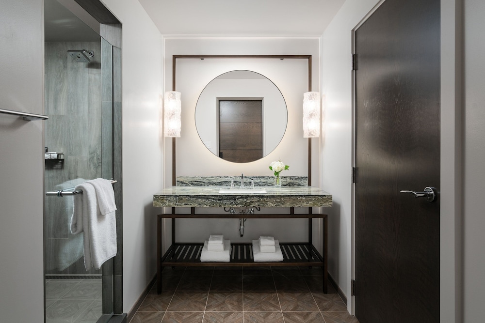 Suite, 1 Bedroom - Photo 4
