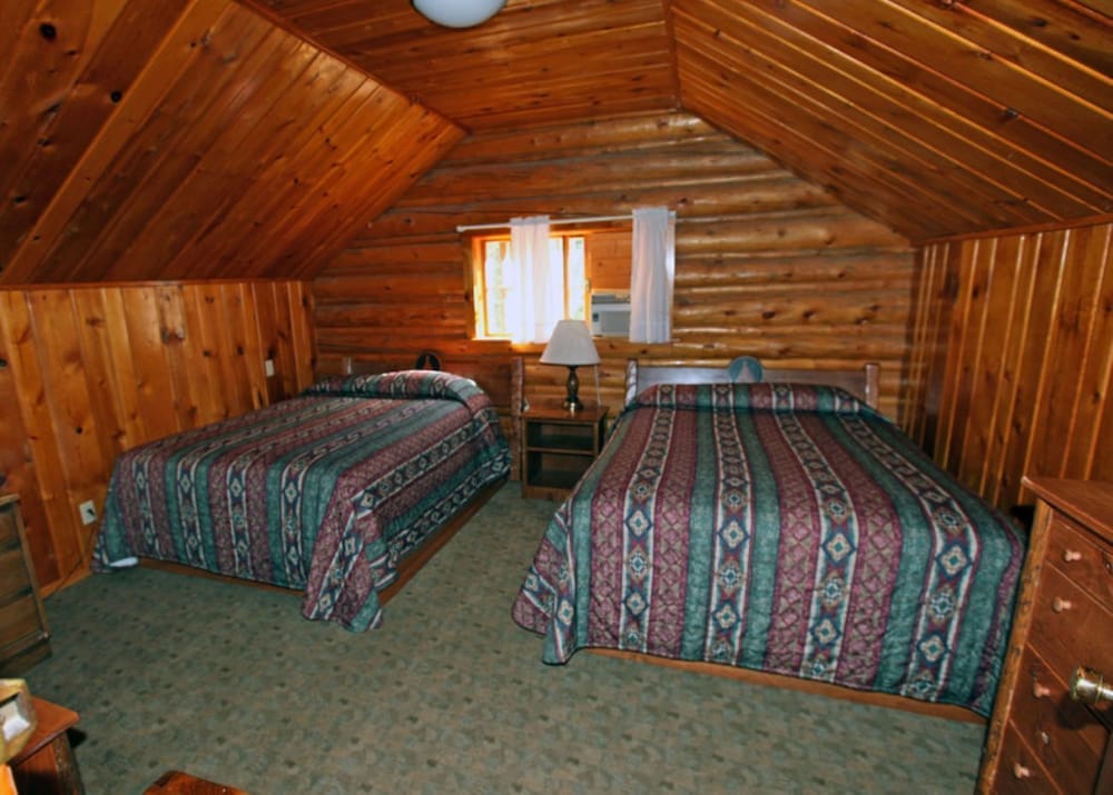 Standard Room (3 Queens)