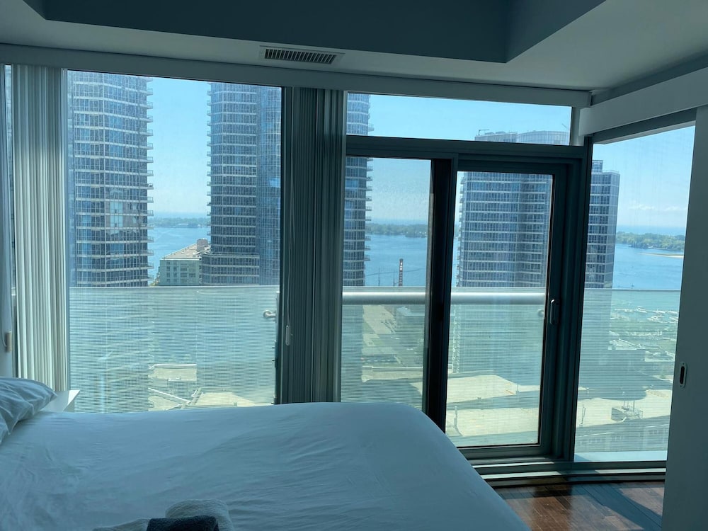 Design Apartment, 3 Bedrooms, 2 Bathrooms, City View thumbnail 6
