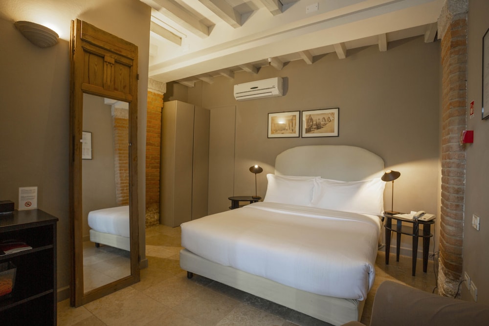 Deluxe Double Room Single Use photo 1