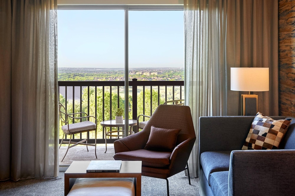 Signature Room, 2 Queen Beds (Balcony) - Photo 2