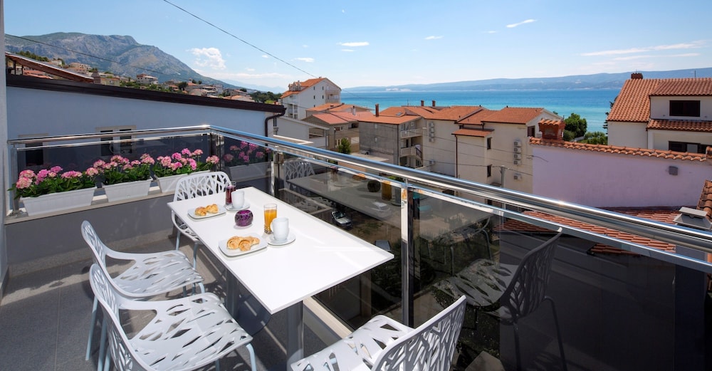 Deluxe Apartment, 2 Bedrooms, Balcony, Sea View photo 2