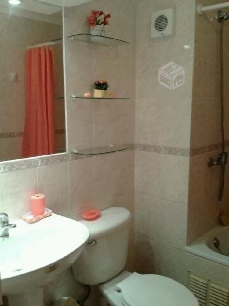 House (2 Bedrooms)