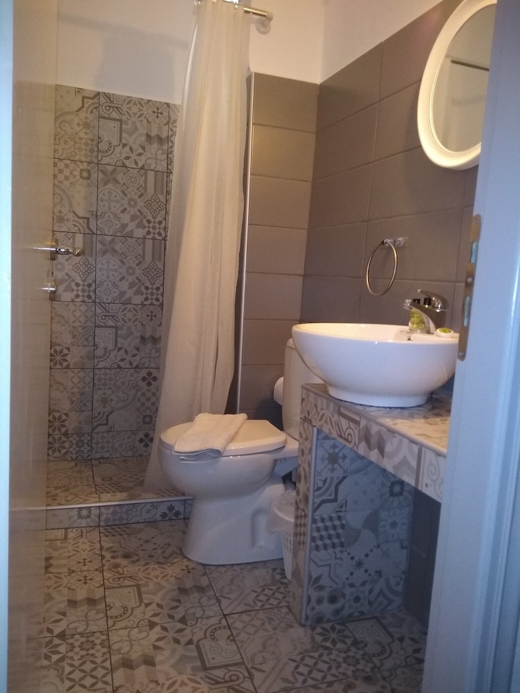Basic Triple Room photo 3