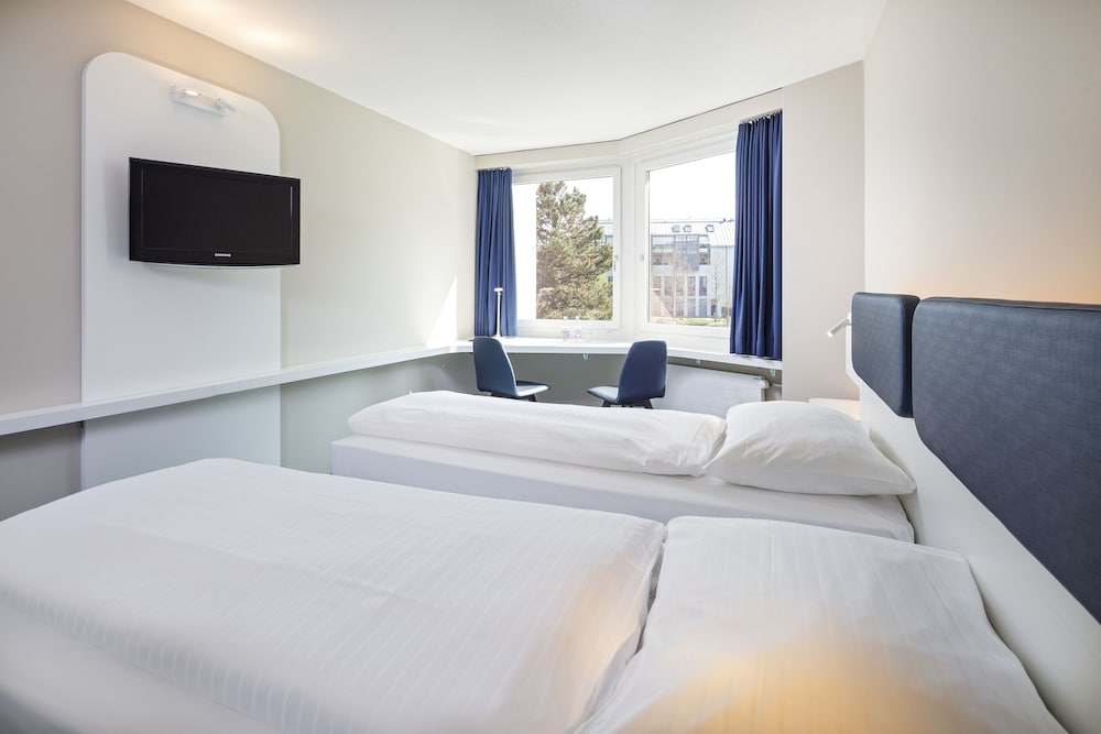Twin Room - Photo 2