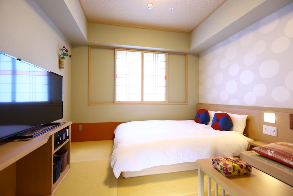 Moderate Single Room, Non Smoking, No Housekeeping - Photo 1