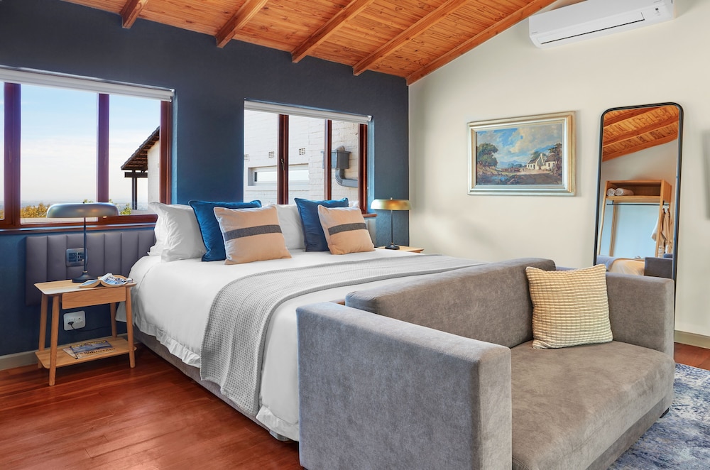 Panoramic Double or Twin Room, City View, Mountainside photo 1
