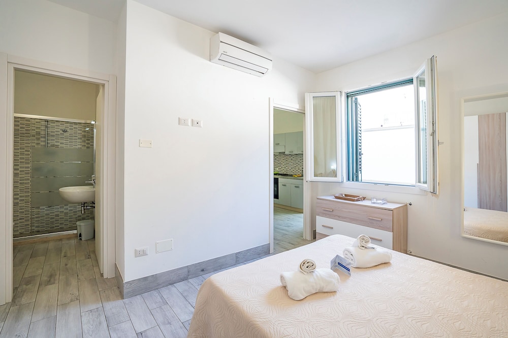 Family Apartment, Multiple Bedrooms (Casa Graziano 1 Near Sandy Beach)
