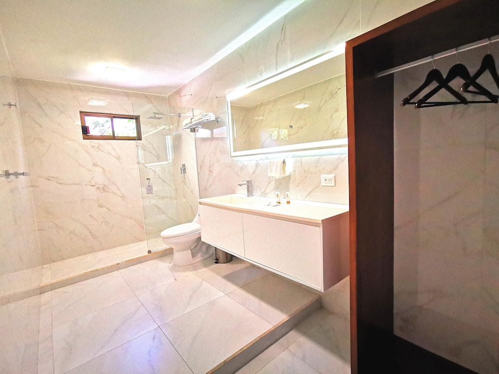 Pink Diamond Suite photo 2