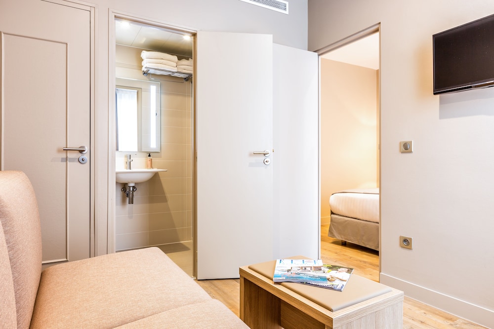 Deluxe Quadruple Room photo 2