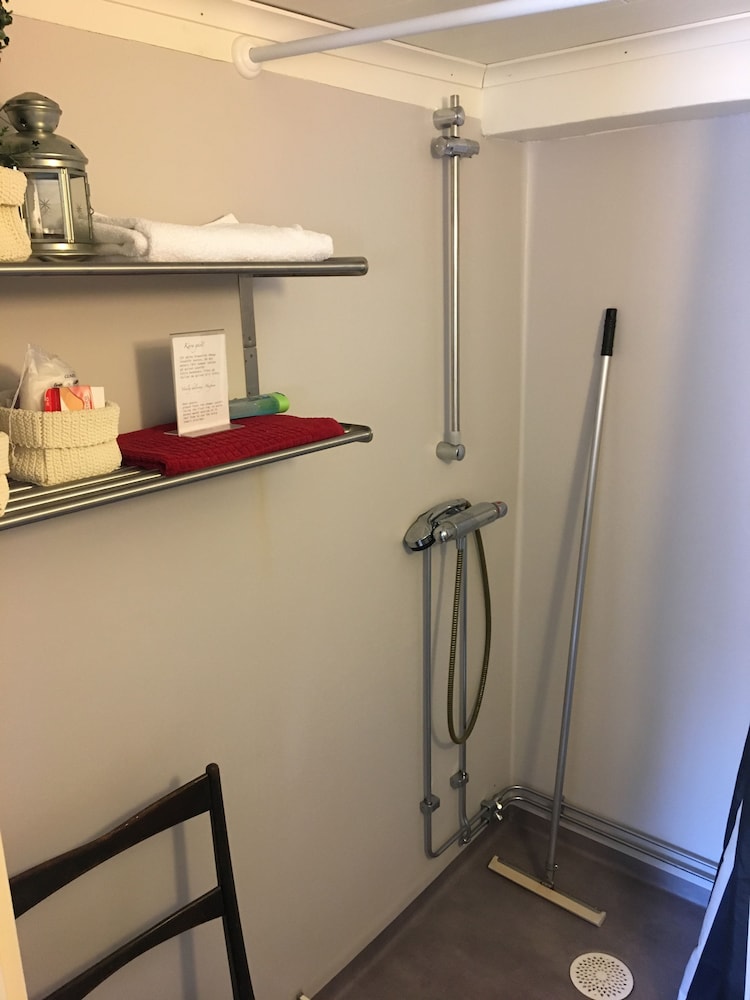 Single Room, Shared Bathroom photo 2