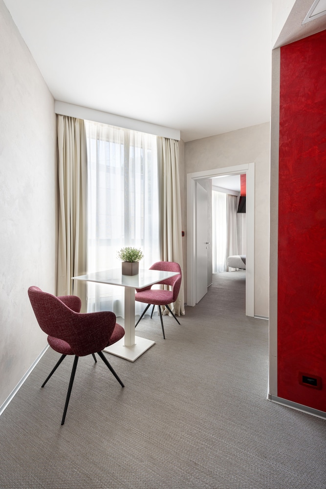 Studio Suite photo 3