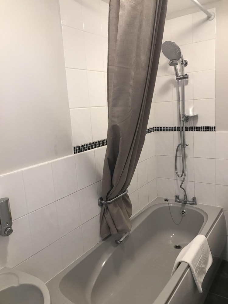 Double Room, Ensuite - Photo 5