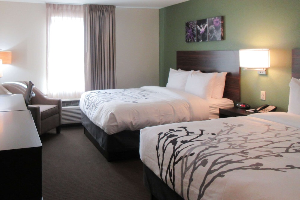 Standard Room, 2 Queen Beds, Non Smoking - Photo 2
