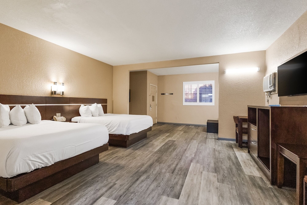 Suite, 2 Queen Beds, Non Smoking photo 1