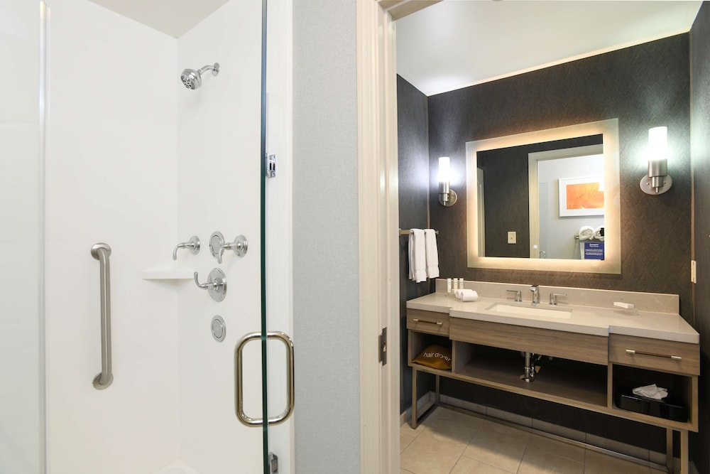 Studio, 1 King Bed (Spa Shower) - Photo 4