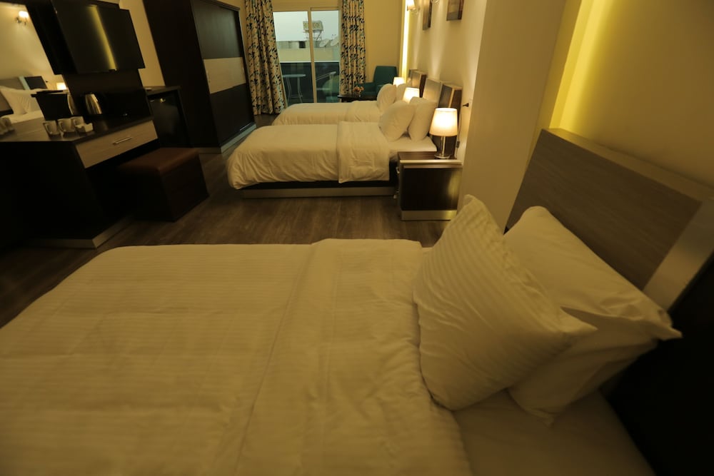 Deluxe Triple Room, Balcony (Pyramid view) - Photo 13