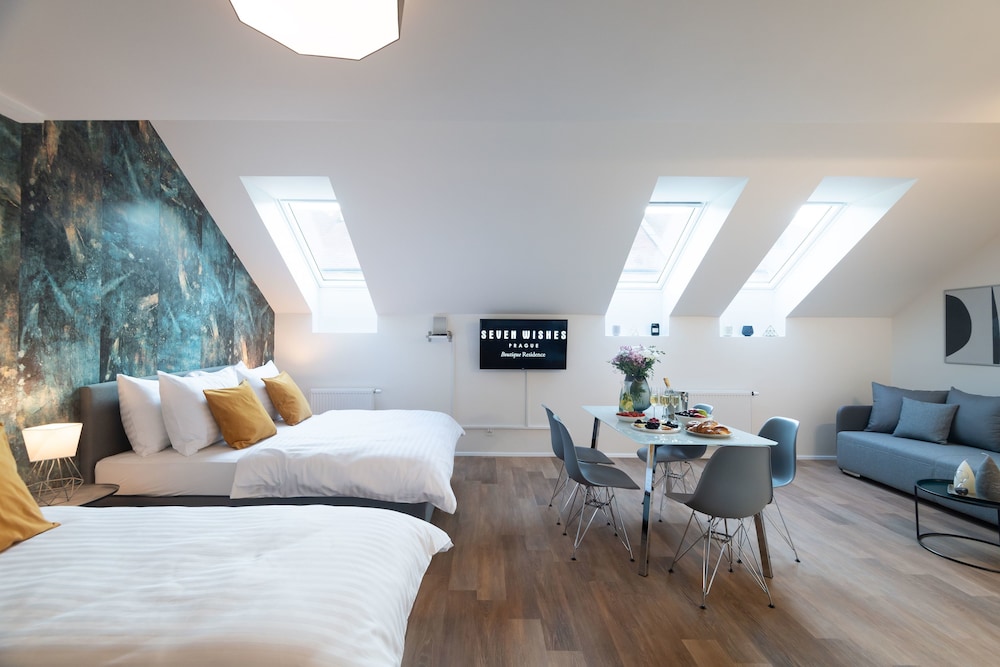 Luxury Apartment, Multiple Beds thumbnail 6