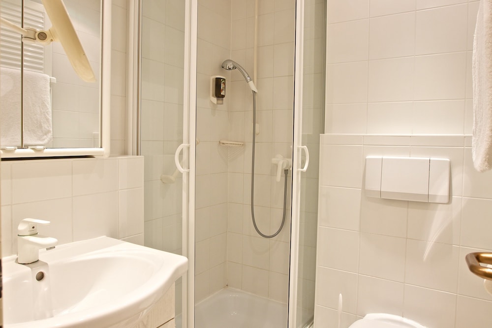 Superior Single Room thumbnail 5