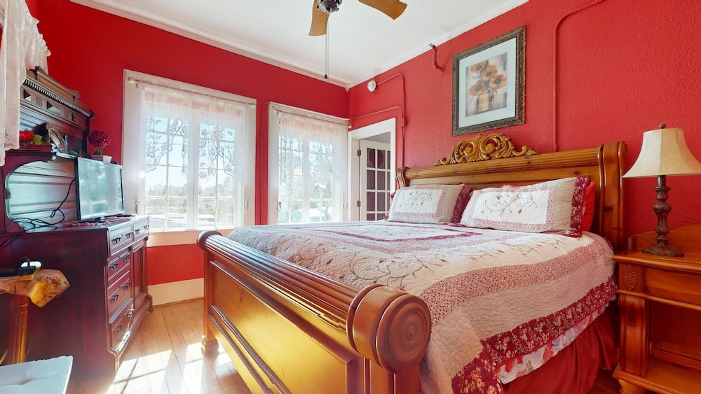 Ruby Suite, 1 King Bed (Second floor) photo 1