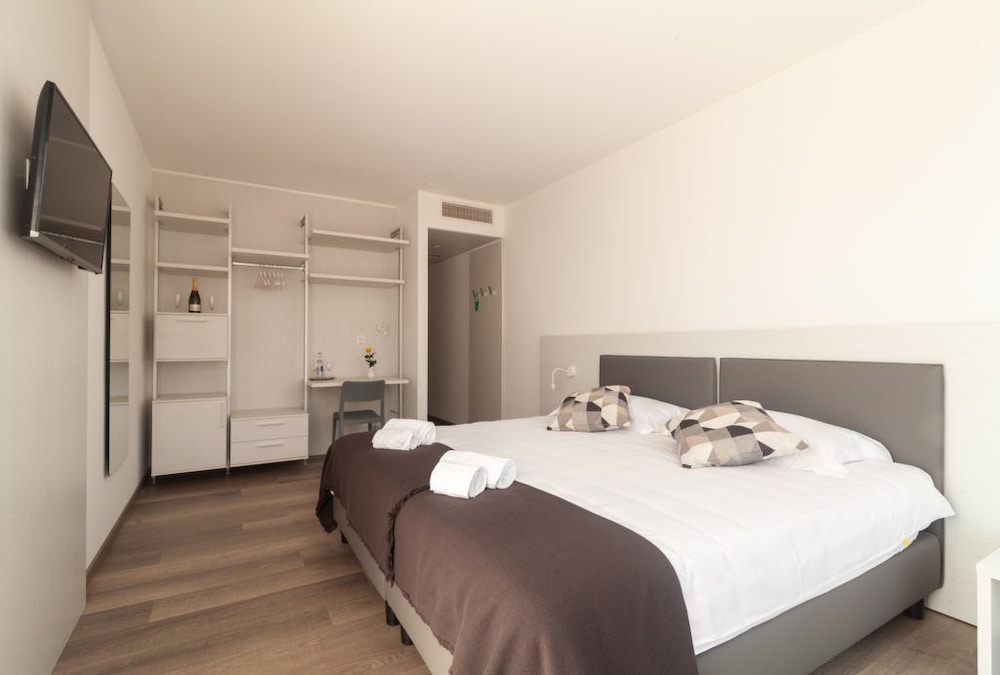 Business Room - Photo 4