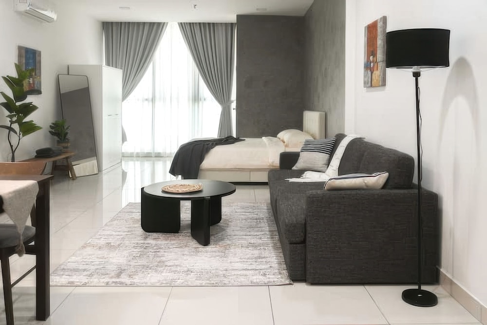 Superior Studio, 1 Queen Bed, Balcony, City View