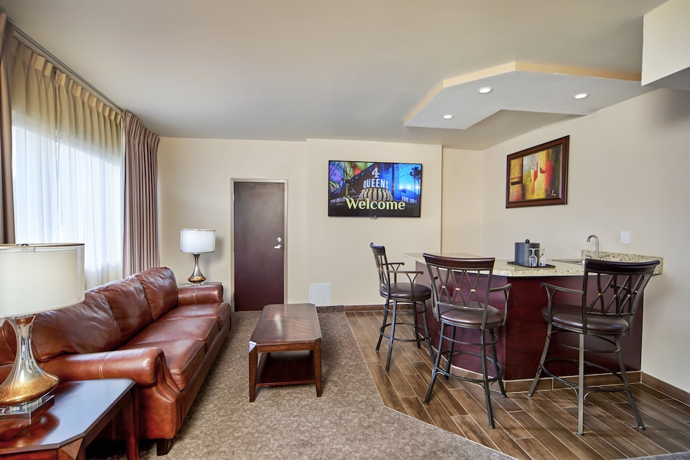 Regal Suite photo 2