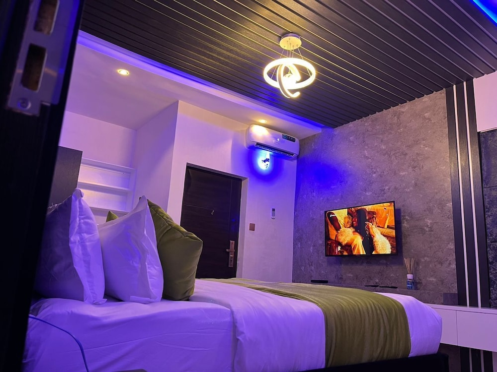 Suite, City View