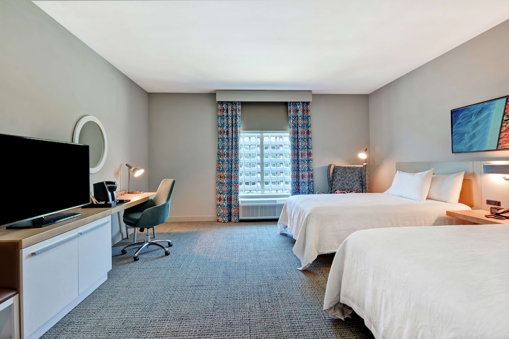 Room, 2 Queen Beds, Accessible, Bathtub (Hearing & Mobility) - Photo 2