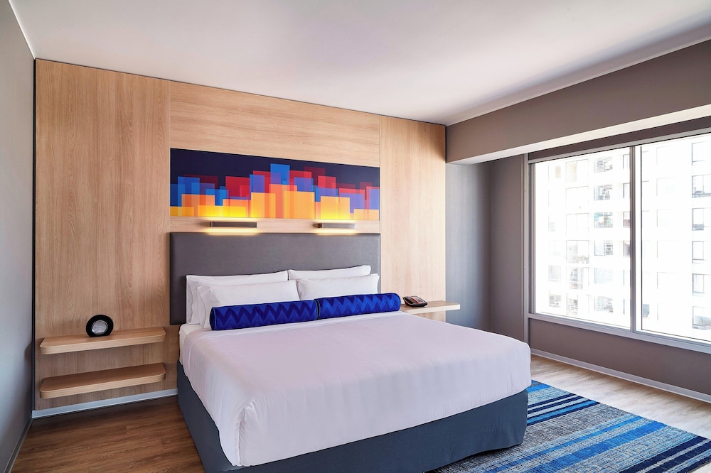 Deluxe Room, 1 King Bed photo 3