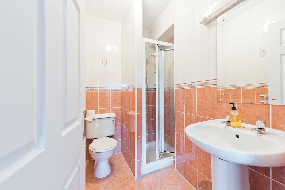Family Room Ensuite - 4 photo 2