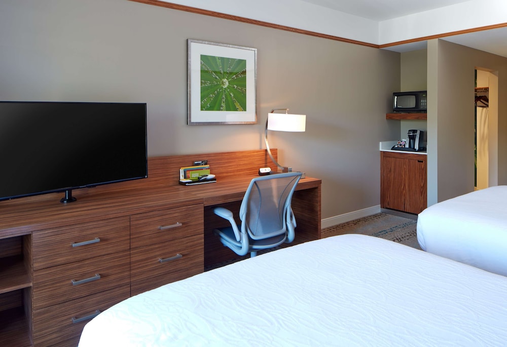 Room, 2 Queen Beds, Accessible, Bathtub photo 2