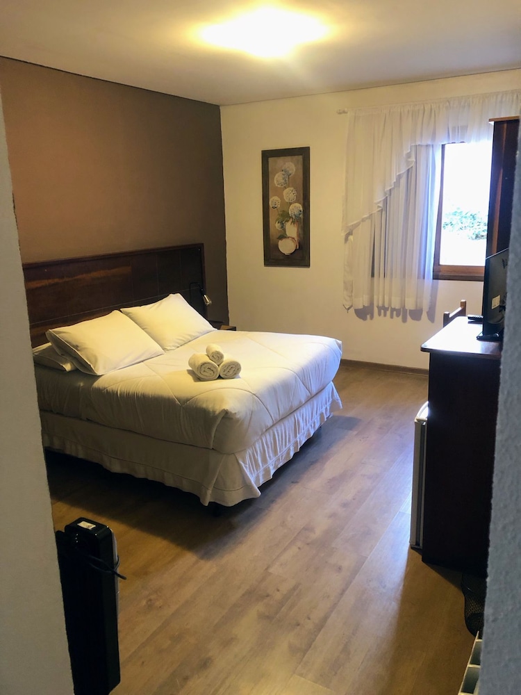 Economy Twin Room photo 3