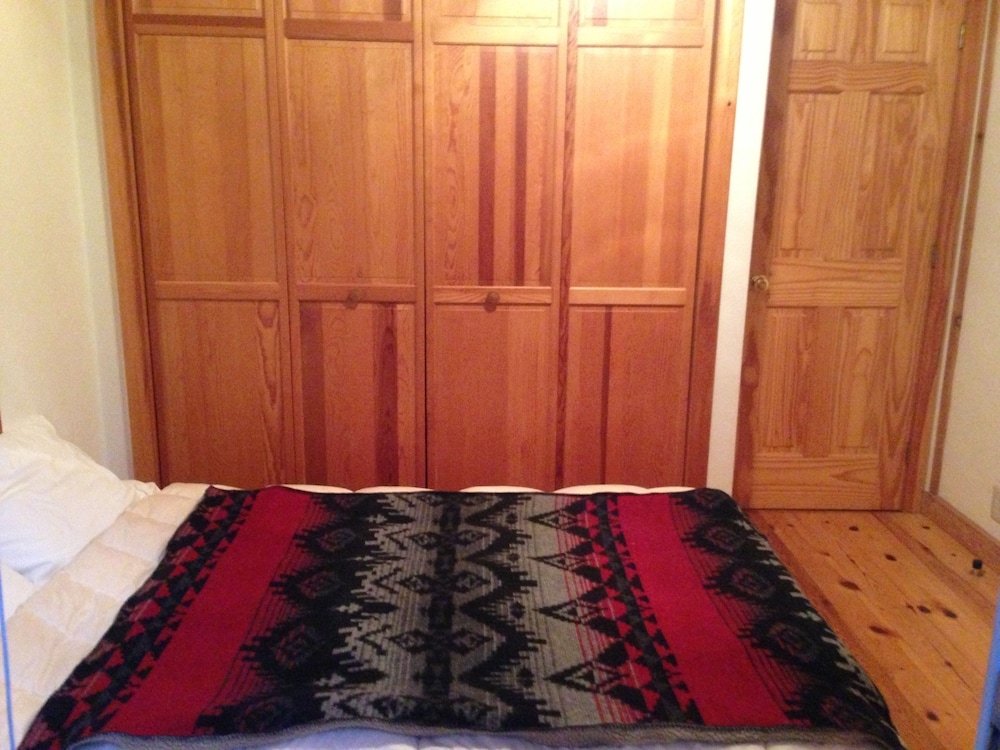 Deluxe Double Room Single Use, 1 Queen Bed, Partial Ocean View photo 1