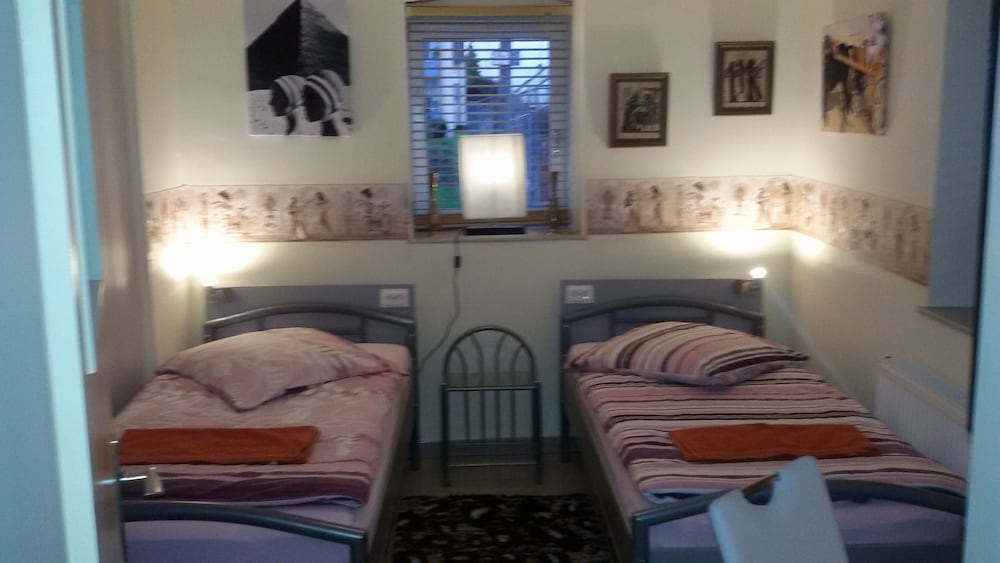 Twin Room, Shared Bathroom photo 1