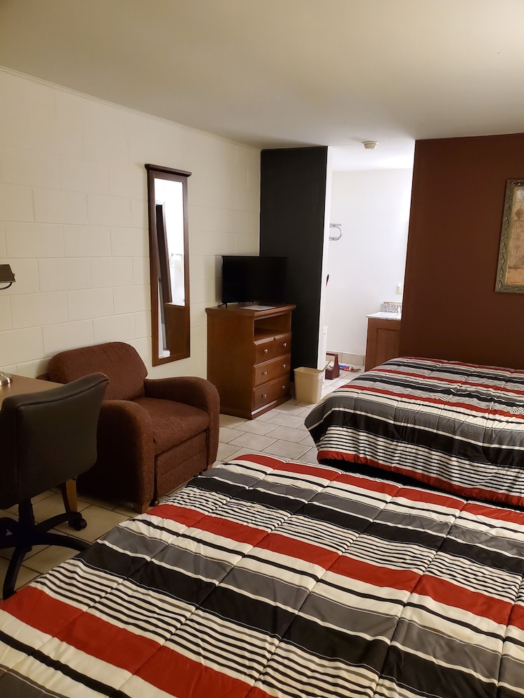 Room, 2 Queen Beds photo 1