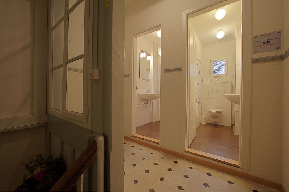 Family Room, Shared Bathroom photo 3